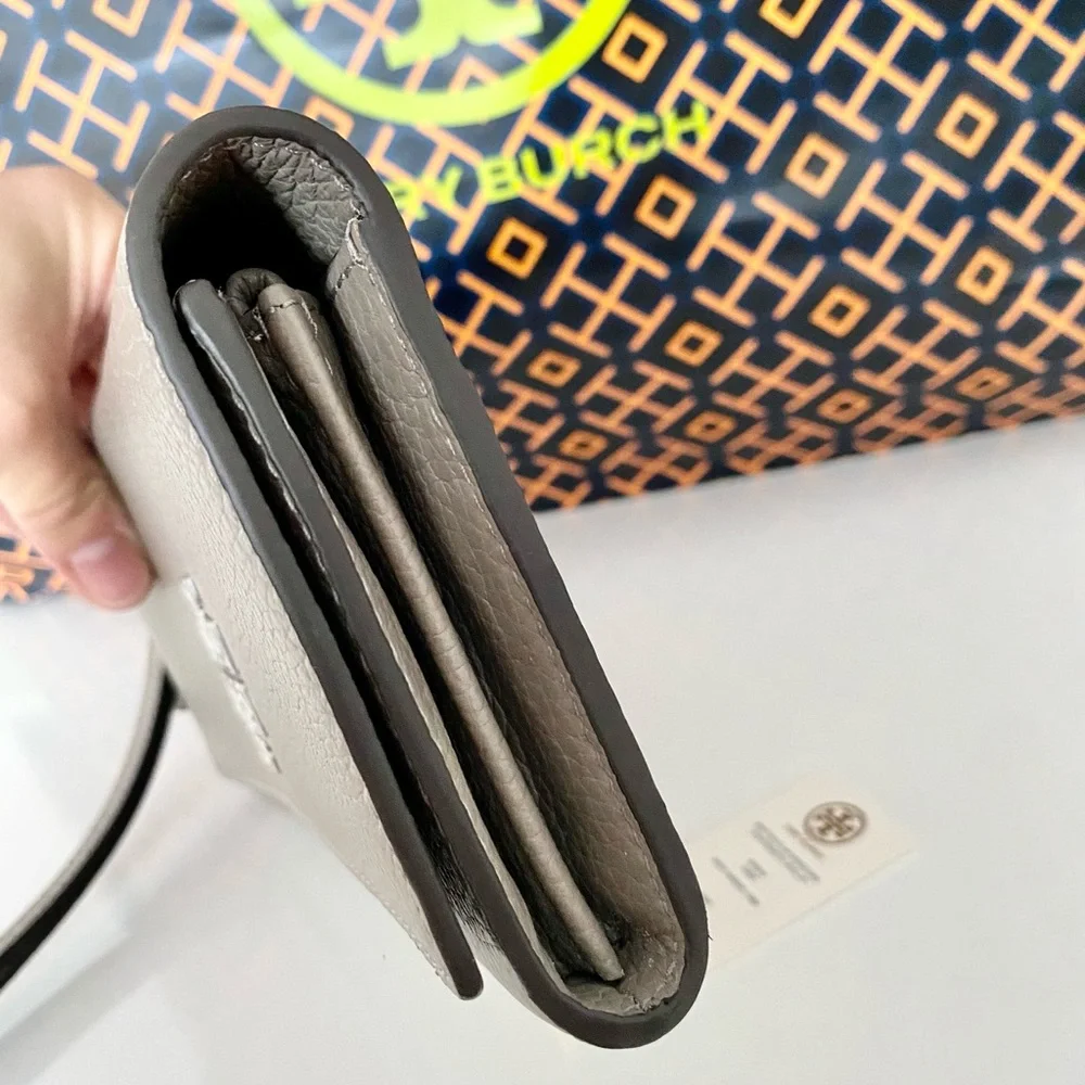 🔲NEW🔲🎊Tory Burch Britten wallet/wristlet/clutch/full size wallet/leather - Picture 9 of 10